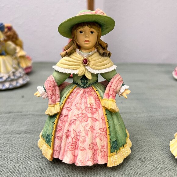 Lot of Eight "The Dolls of Willow Hall" Victorian Miniatures with some RAREs! - Picture 15 of 16